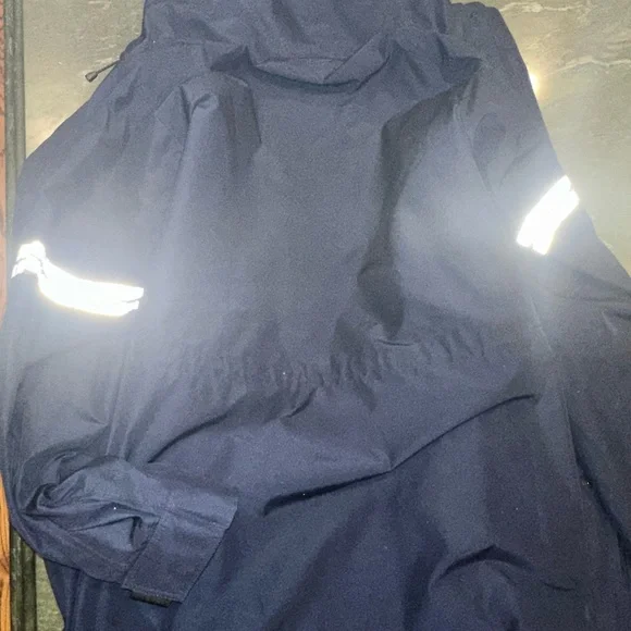 Beautiful new and blue Canada Goose Research Jacket - Picture 11 of 13